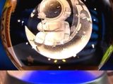 Ay Üstünde Astronot Tasarımlı Plastik Altlıklı Işıklı Cam Küre