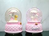 Hello Kitty İçi Dönmeli Püskürtmeli Işıklı Müzikli Kar Küresi Büyük Boy Model 1 